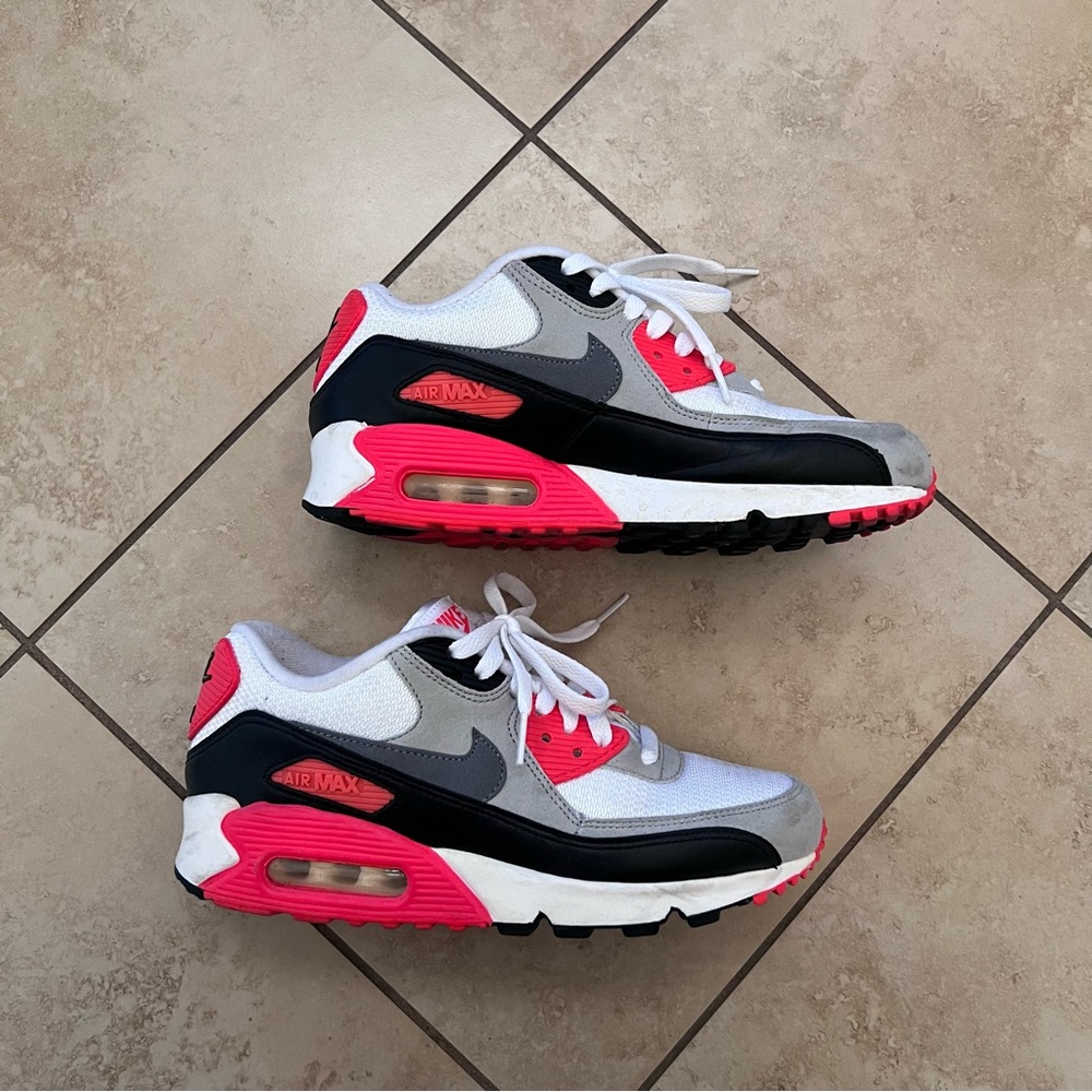 Nike Air Max 90 Sneakers Women’s size 7.5